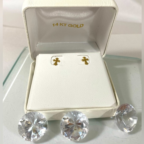 14K YELLOW GOLD cross crucifix studs ✝️ MADE IN TURKEY - Picture 3 of 15